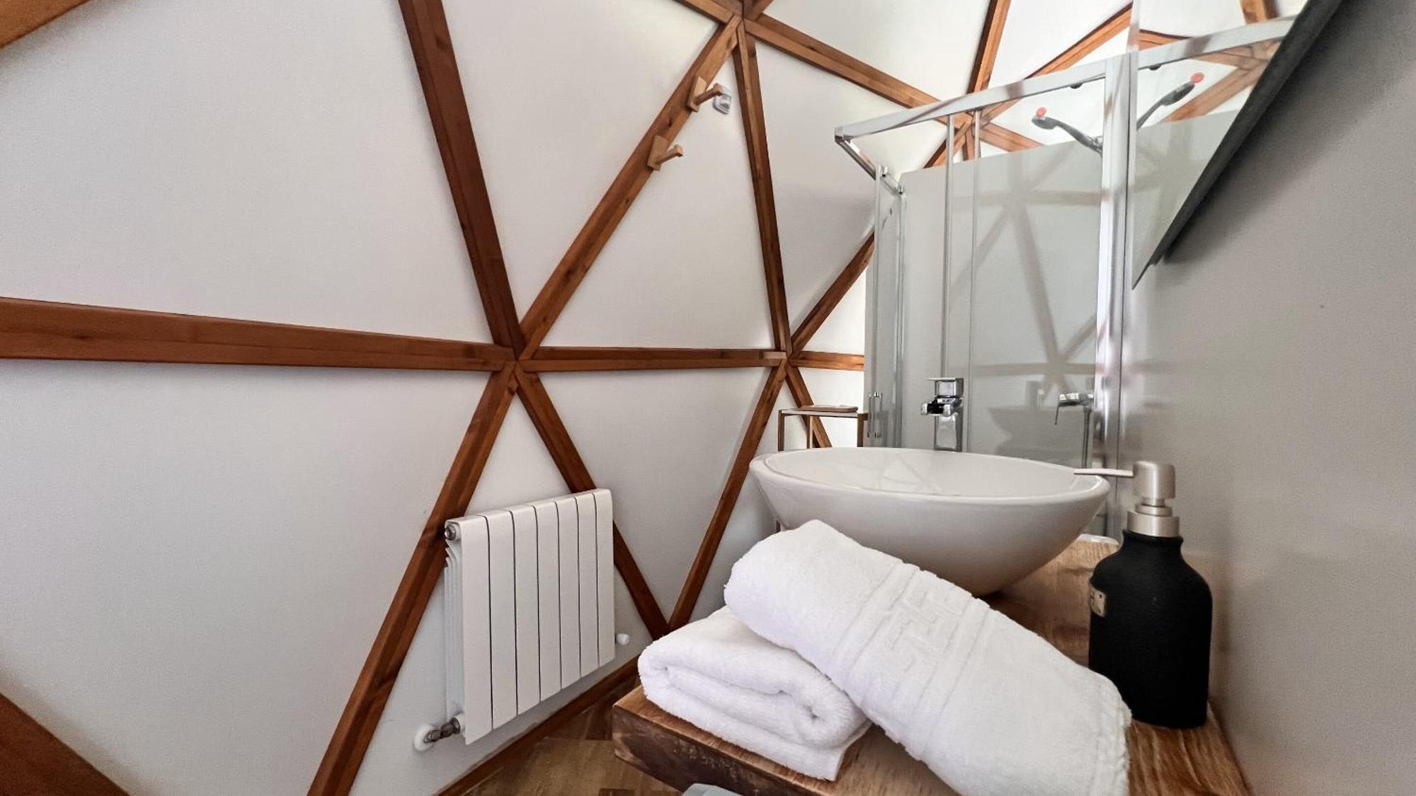 Domocantabria, Cupula Experiencias Ferienhaus Sobremazas